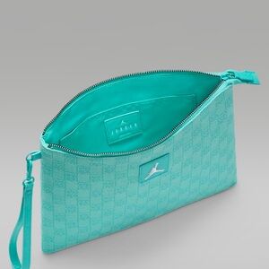 Jordan Monogram Pouch • 2024 • 0.69L or 0.98L